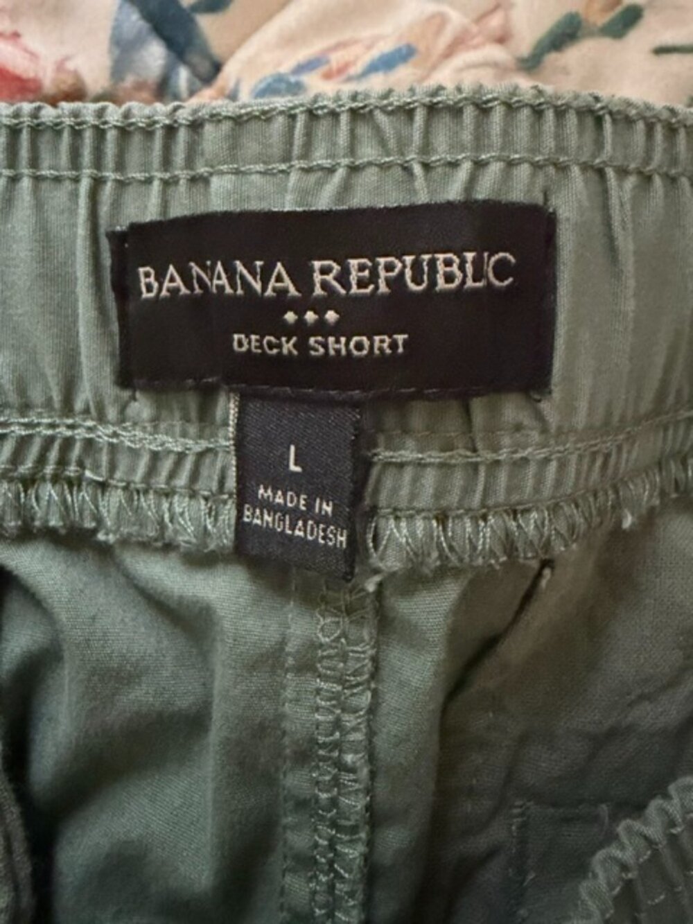 Banana Republic Men's Sage Green Deck Shorts w/ Draw String - size large